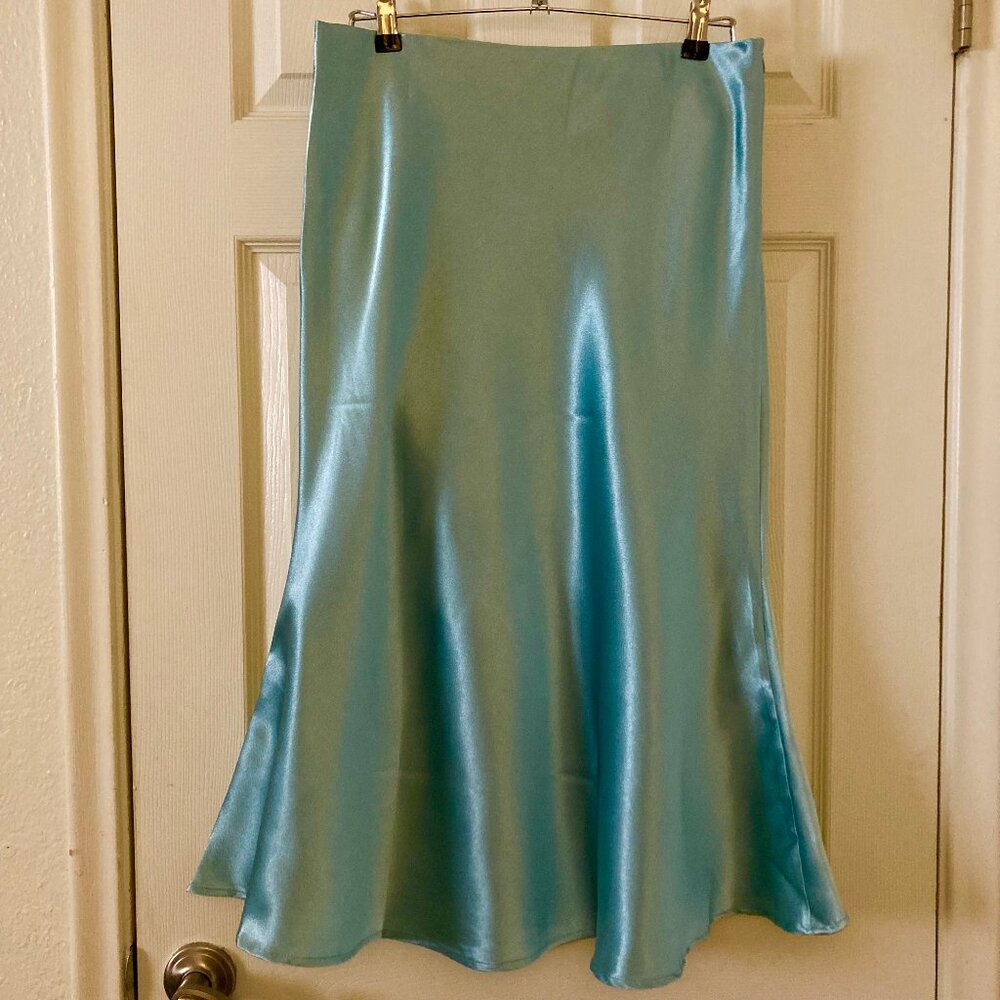 Excellent Condition, SZ XL (see measurements) Silky Satin Midi Skirt, Ice Green